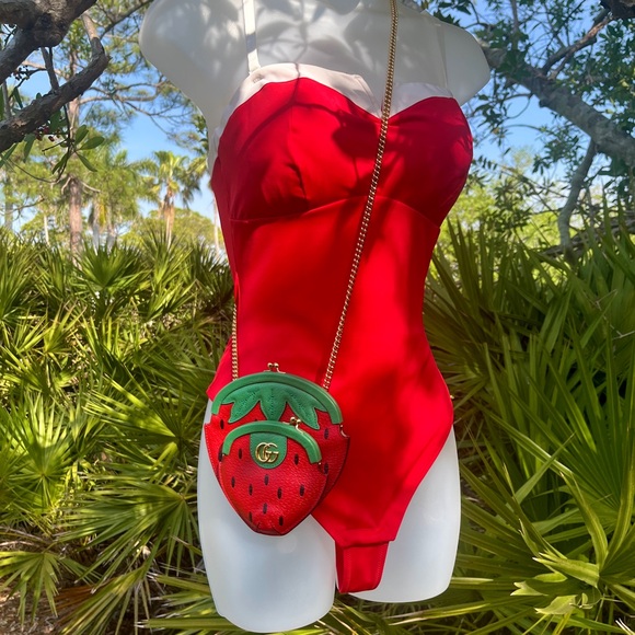 GUCCI Red Strawberry Crossbody Bag 719725 Gold Chain Fruit Pochette Mini Purse - Picture 6 of 16